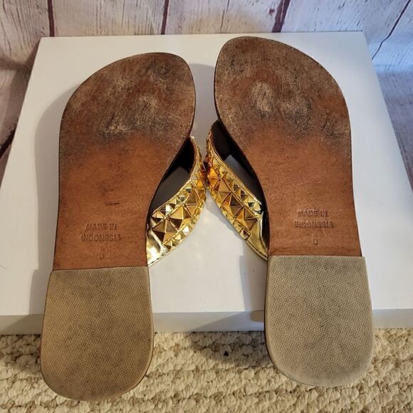 Mystique Gold Leather Rock Stud Flip Flop Thong Sandals sz.6 Ret.$265 w/Dustbag - Picture 11 of 11